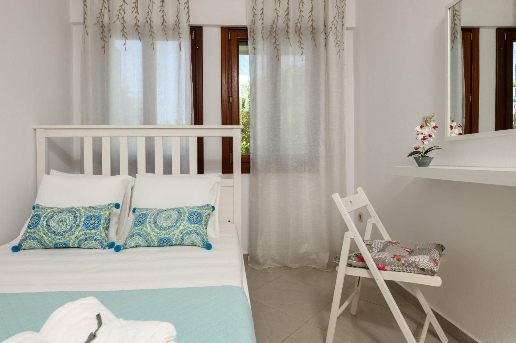 Whitegold Apartments Panagia Panagia  Oda fotoğraf
