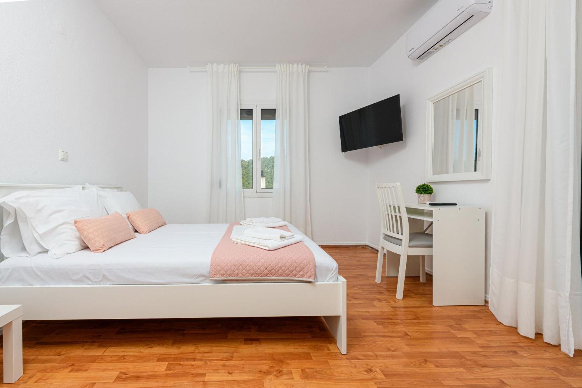 Whitegold Apartments Panagia Panagia  Dış mekan fotoğraf